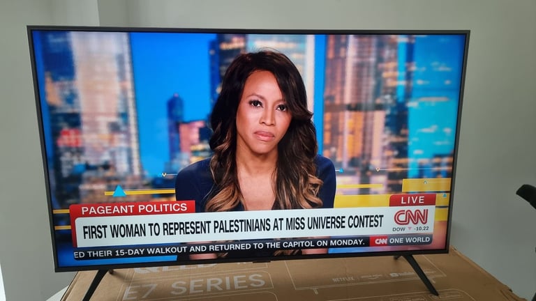 Samsung 43 INCH UE43RU7100 SMART 4K UHD HDR LED TV WITH WIFI FREEVIEW HD, TVPLUS 