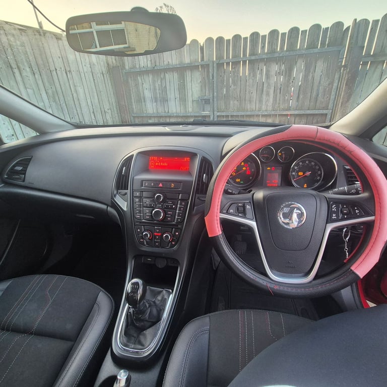 Vauxhall, ASTRA, Hatchback, 2012, Manual, 1686 (cc), 5 doors