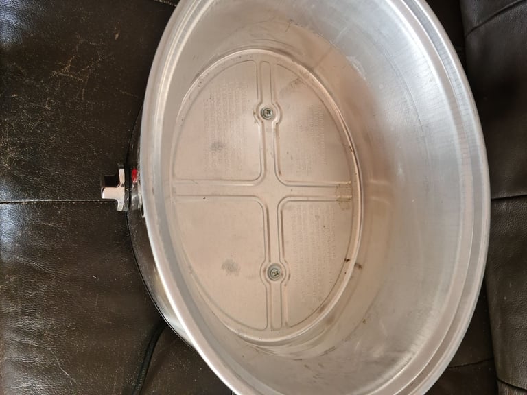 New Large Tower Slow Cook pot 