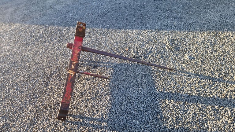 Tractor three point linkage foster single bale spike 