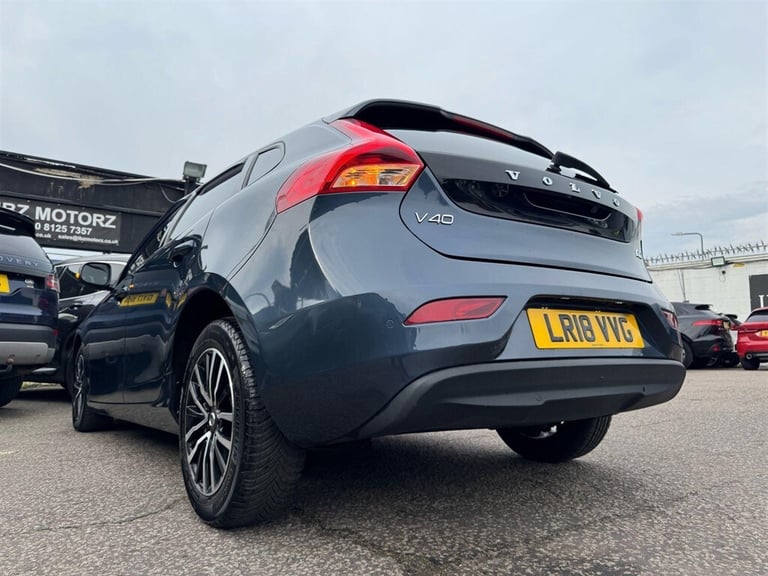 2018 Volvo V40 2.0 D2 Momentum Nav Plus Auto Euro 6 (s/s) 5dr Hatchback Diesel Automatic