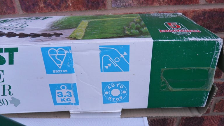 QUALCAST HM380 HEDGE MASTER CORDED 230V 350W complete with original box.