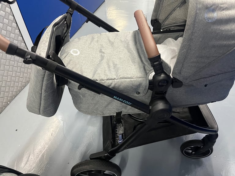 Maxi cosi travel system pram pushchair car seat 