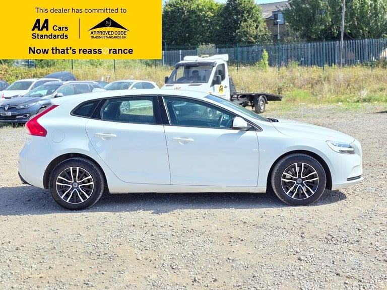 2019 Volvo V40 2.0 D2 Momentum Edition Auto Euro 6 (s/s) 5dr Hatchback Diesel Automatic