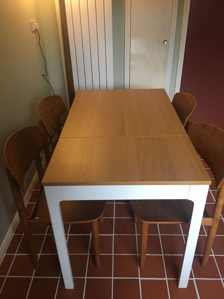 Lovely Extendable Kitchen Table (2-6 people) Ikea