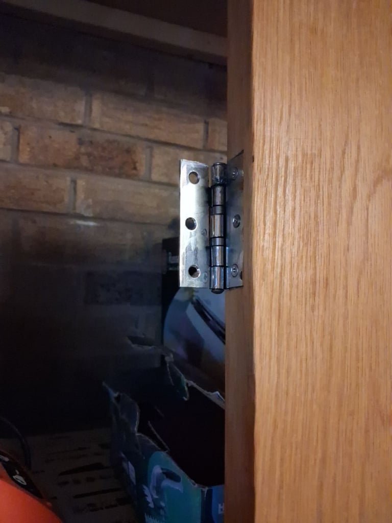 Oak solid door with handle