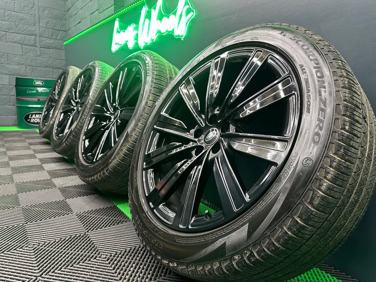 Range Rover Sport Vogue Discovery L460 22" Alloy wheels style 1073 Gloss Black & 6mm Pirelli’s TPMS!