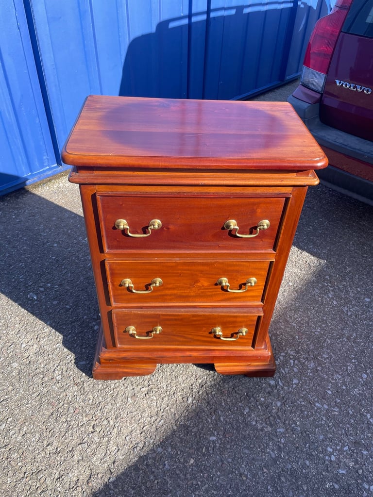 Solid mahogany small chest of drawers 