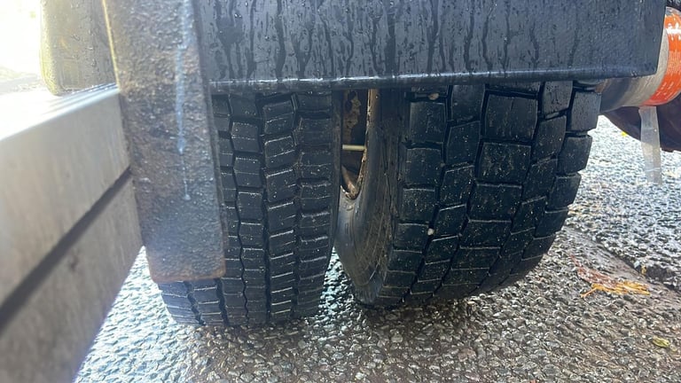 2015 (65) LEYLAND DAF LF220 HOOKLOADER. ENCLOSED BODY. 18 TON GVW. EURO 6. 