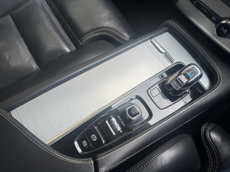 2018 Volvo XC90 T8 2.0 T8 TWIN ENGINE MOMENTUM PRO AWD 5DR Automatic 4x4 Petrol/Electric Automatic