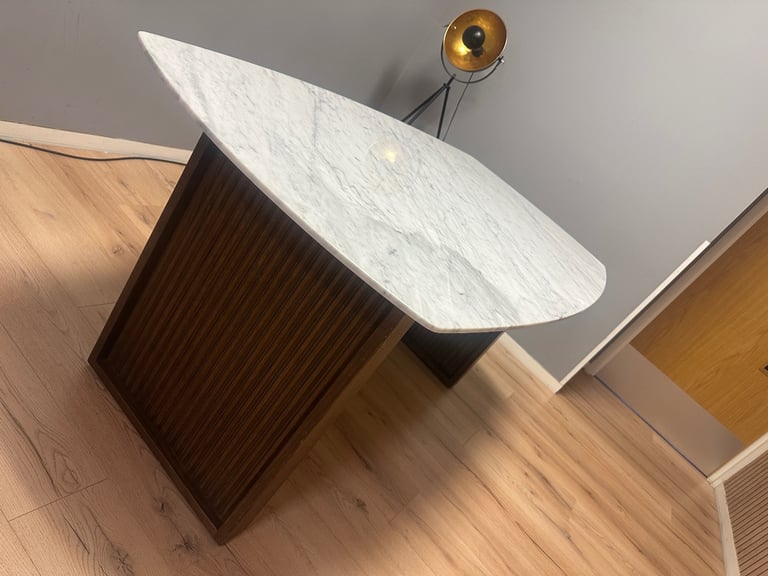 Oak Furnitureland Islington Italian Marble Table Top with Dark Oak Oliver Legs 6-8 Seater