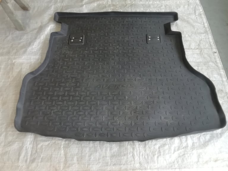 Toyota avensis boot liner reduced to clear 