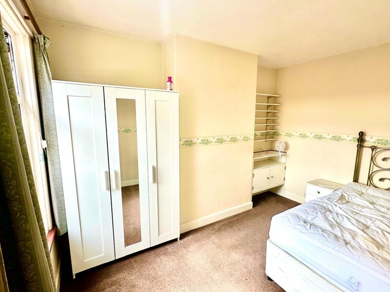 SPACIOUS DOUBLE ROOM IN WELLINGBOROUGH