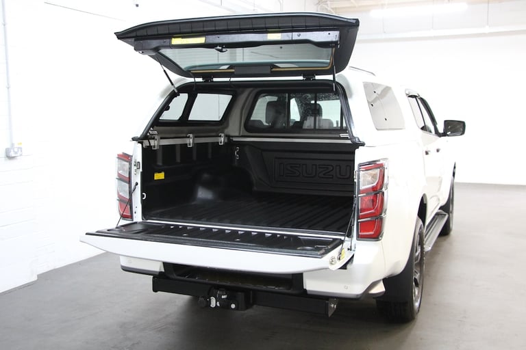 2025 Isuzu D-Max TD V-Cross Double Cab 4x4 [205] (BIG SPEC, FREE MAINLAND UK DELIVERY !!) Pick Up...