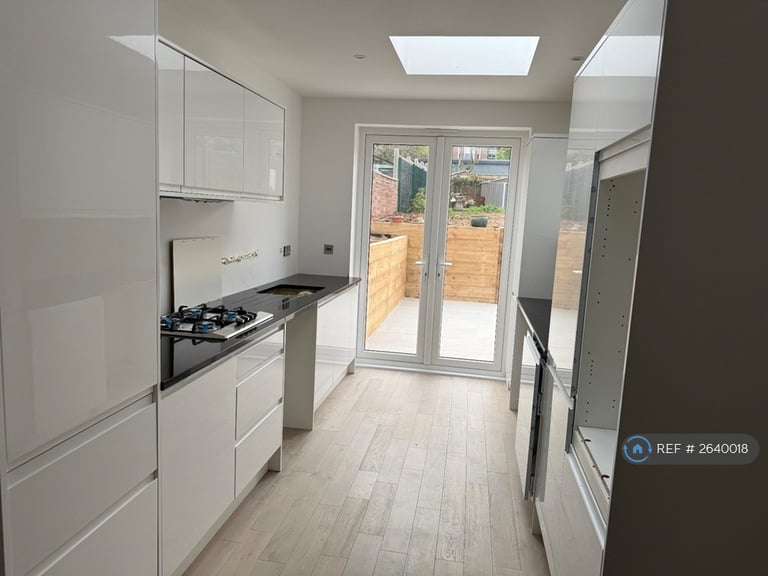 5 bedroom house in Halliwick Road, London, N10 (5 bed) (#2640018)