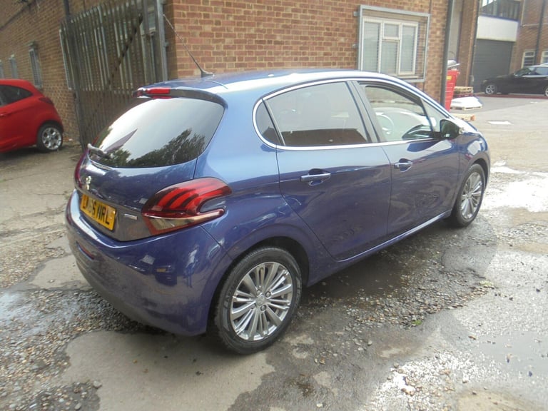 2016 Peugeot 208 1.2 PureTech 82 Allure 5dr HATCHBACK PETROL Manual