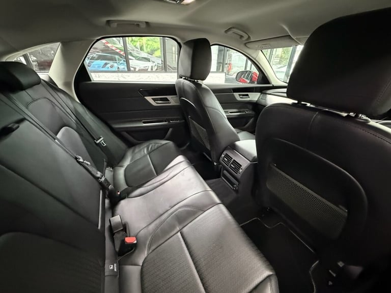 2017 Jaguar XF 2.0d Prestige 4dr Auto SALOON DIESEL Automatic