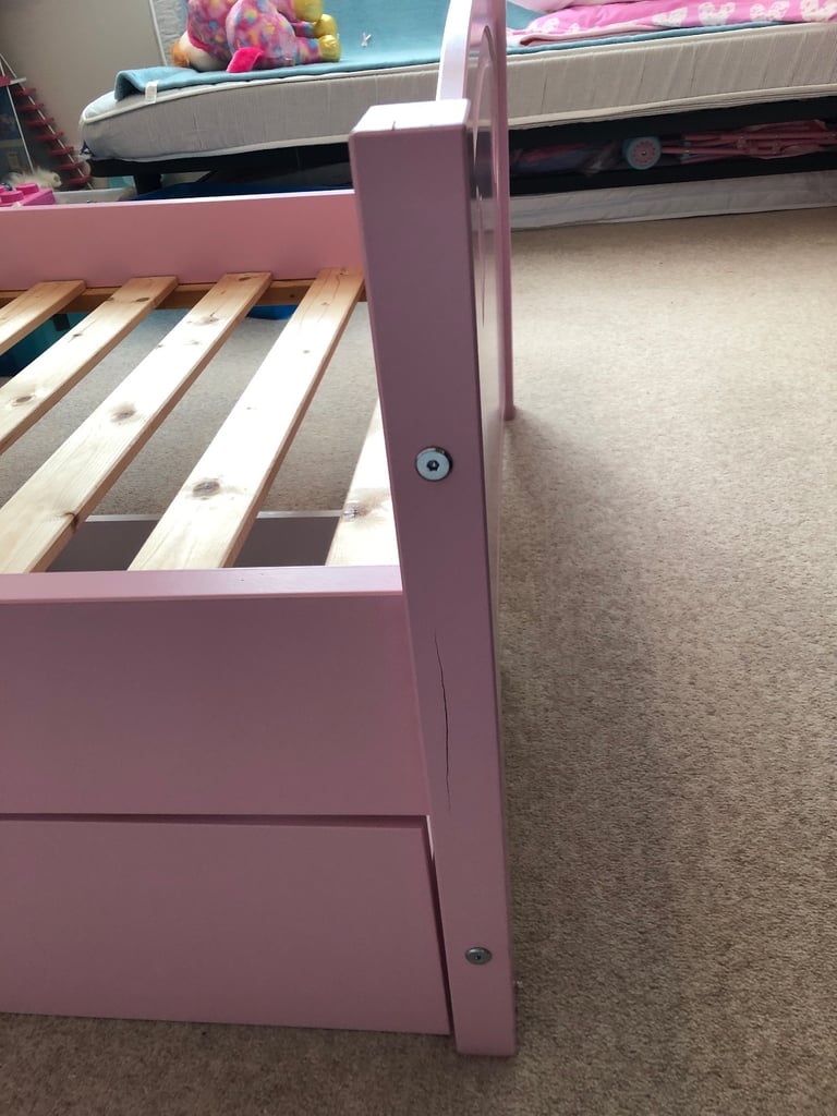 Single Bed,  pink with hearts cut out 💕