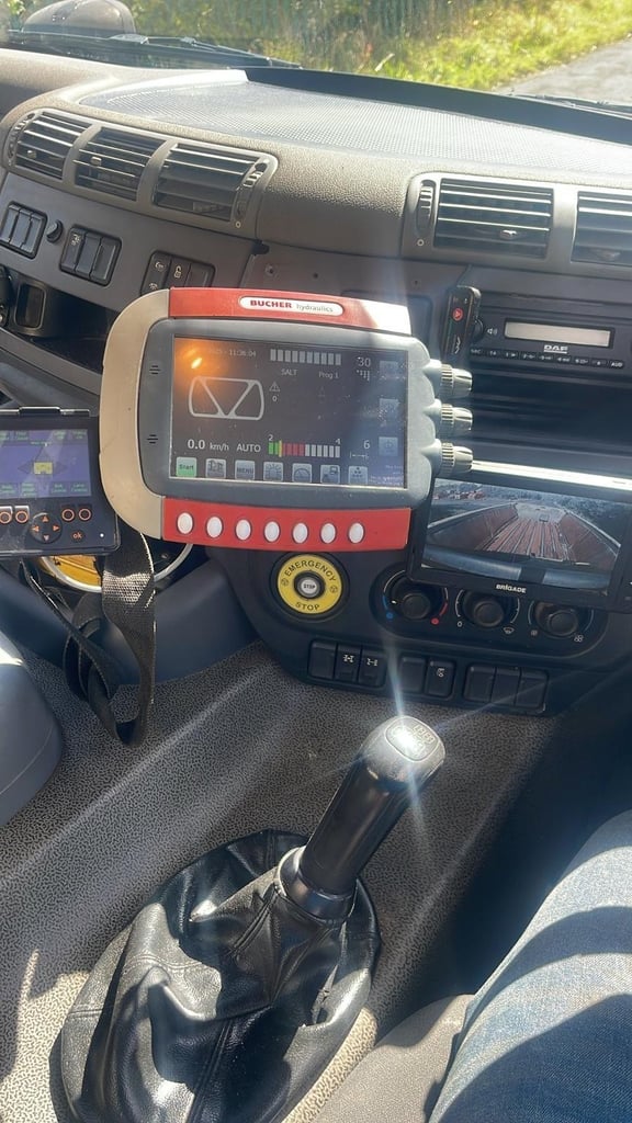 2016 (66) LEYLAND DAF CF370 GRITTER / CUTHBERTSON MPB. WALKING FLOOR