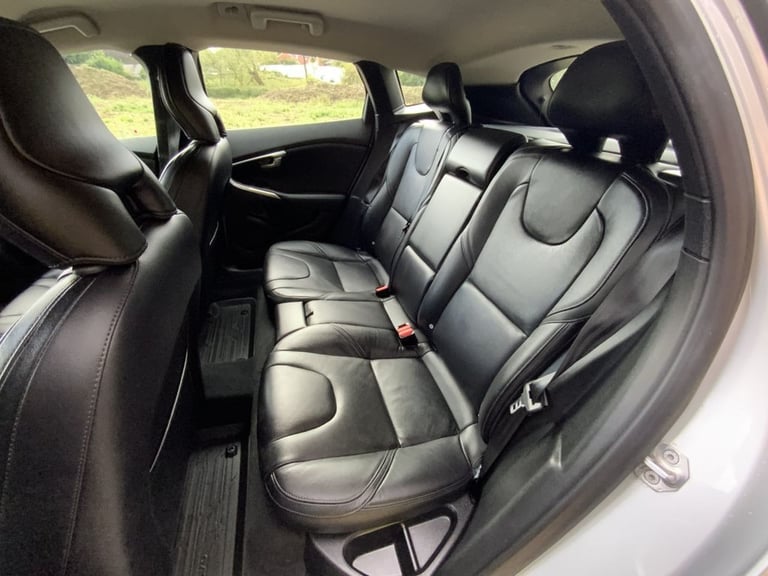 2014 Volvo V40 1.6 D2 SE Lux Nav Hatchback 5dr Diesel Manual Euro 5 (s/s) (115 ps) Hatchback Dies...