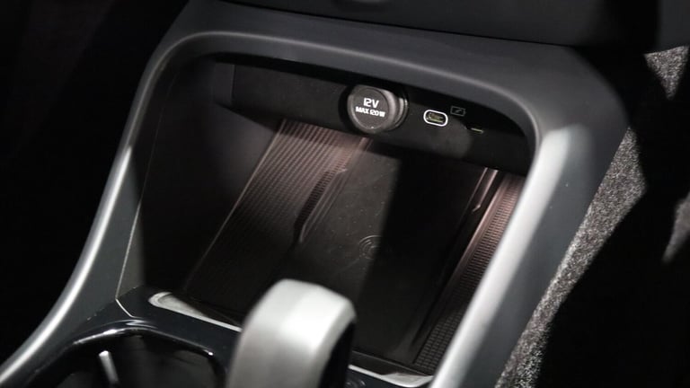 2025 Volvo XC40 B4 (P) Ultra Black Edition (Sunroof, Harman Kardon, 360 Camera) ESTATE Petrol/Ele...