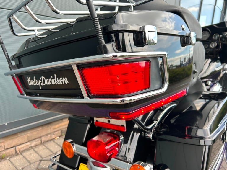 2009 Harley-Davidson TOURING FLHTK ELECTRA GLIDE ULTRA LIMITED FLHTK Two-Tone (10MY) Custom DIESE...