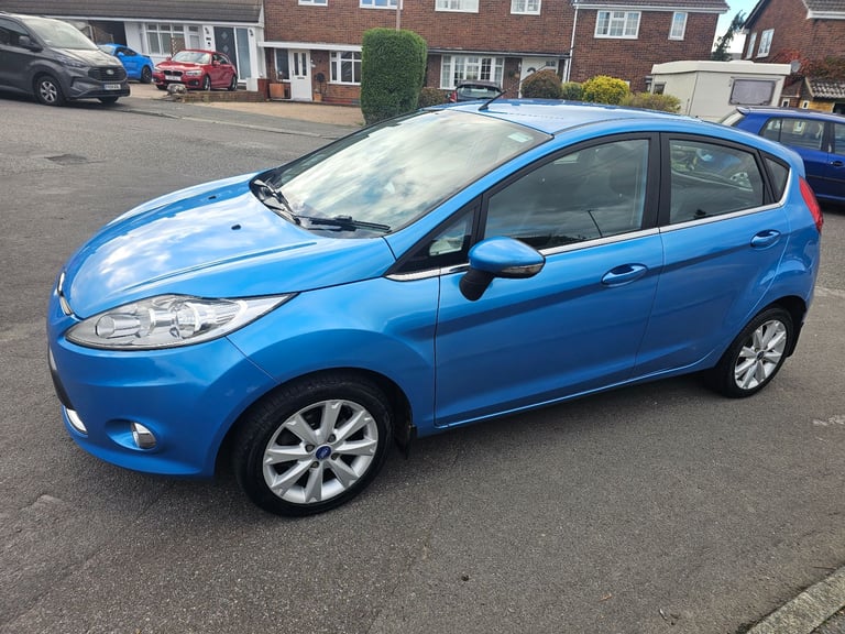 fiesta 1.4 zetec NEW RE.CON ENGINE 98K WITH RECEIPT LONG MOT JUNE 26 NEW CLUTCH 2KEYS drives perfe