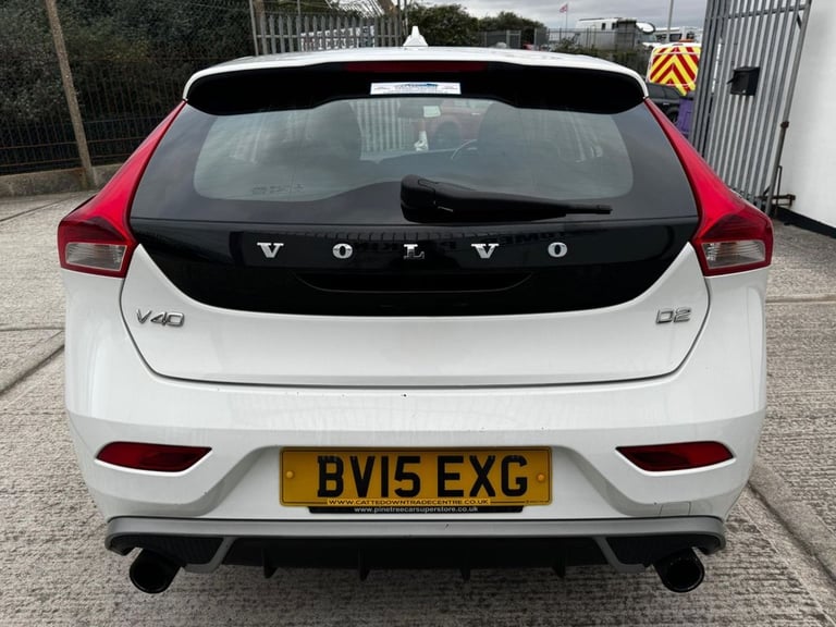 2015 15 VOLVO V40 1.6 D2 R-DESIGN LUX HATCHBACK 5DR DIESEL MANUAL EURO 5 (S/S) (