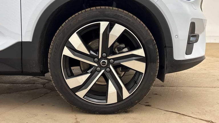 2025 Volvo XC40 2.0 B3P Ultra Dark 5dr Auto ESTATE PETROL Automatic