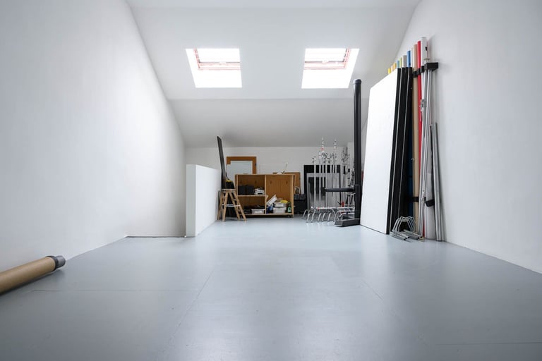 Shared desk and photographic studio space in E17 near Blackhorse lane tube, friendly relaxed vibe. 