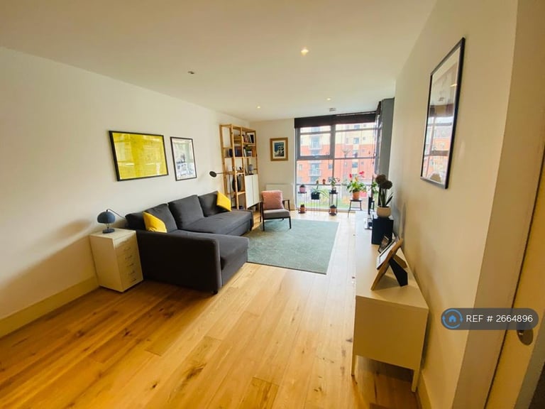 2 bedroom flat in Whitworth Street West, Manchester, M1 (2 bed) (#2664896)