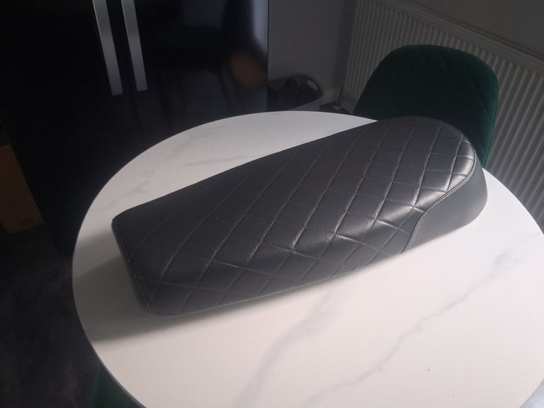 Royal Enfield Interceptor seat