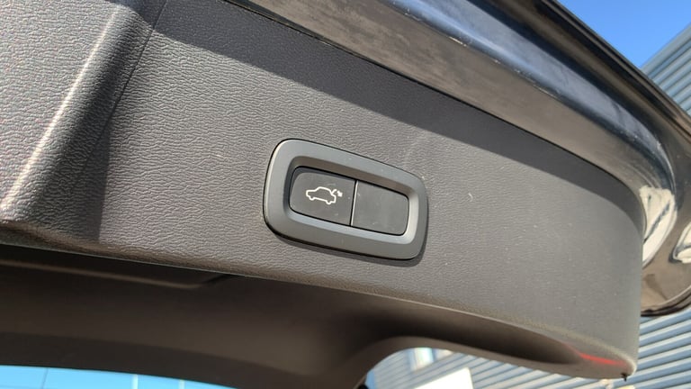 2022 Volvo XC40 1.5h T5 Recharge 10.7kWh Ultimate Bright SUV 5dr Petrol Plug-in Hybrid Auto SUV H...