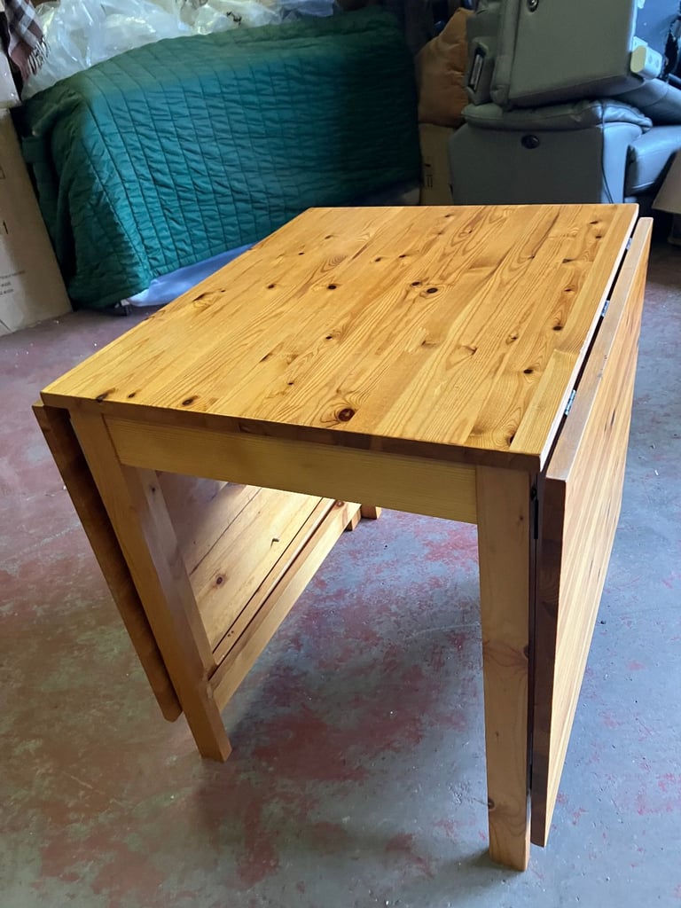 Compact leaf table