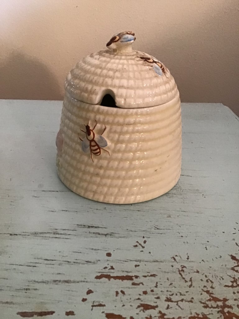 Beswick honey pot