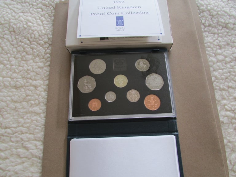 1992 UNITED KINGDOM PROOF COIN SET.