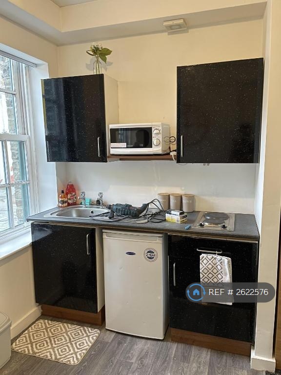 Studio flat in Quebec Street, Bradford, BD1 (#2622576)