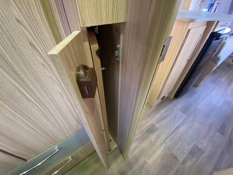 2015 COACHMAN VISION 450/2 DESIGN EDITION LUXURY CARAVAN