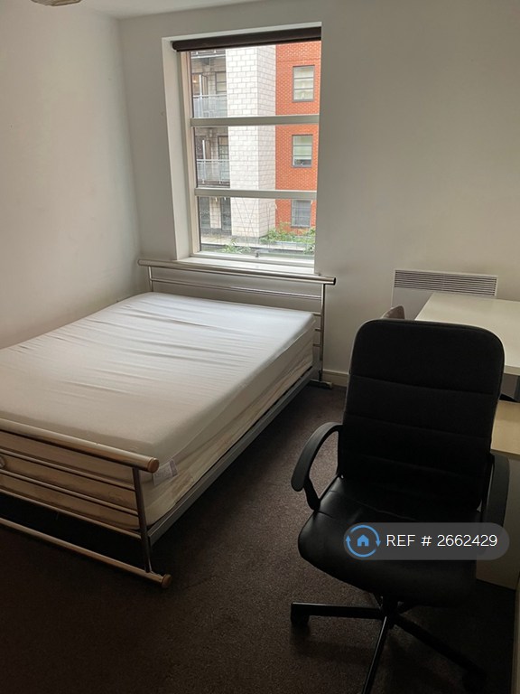 2 bedroom flat in The Quadrangle, Manchester, M1 (2 bed) (#2662429)