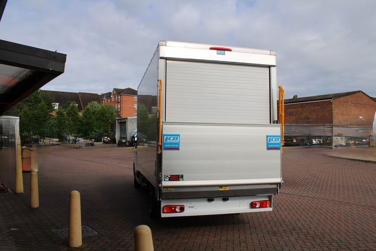 RENAULT MASTER ADVANCE 150BHP 4.1 METER LUTON VAN WITH TAIL LIFT BRAND NEW MODEL