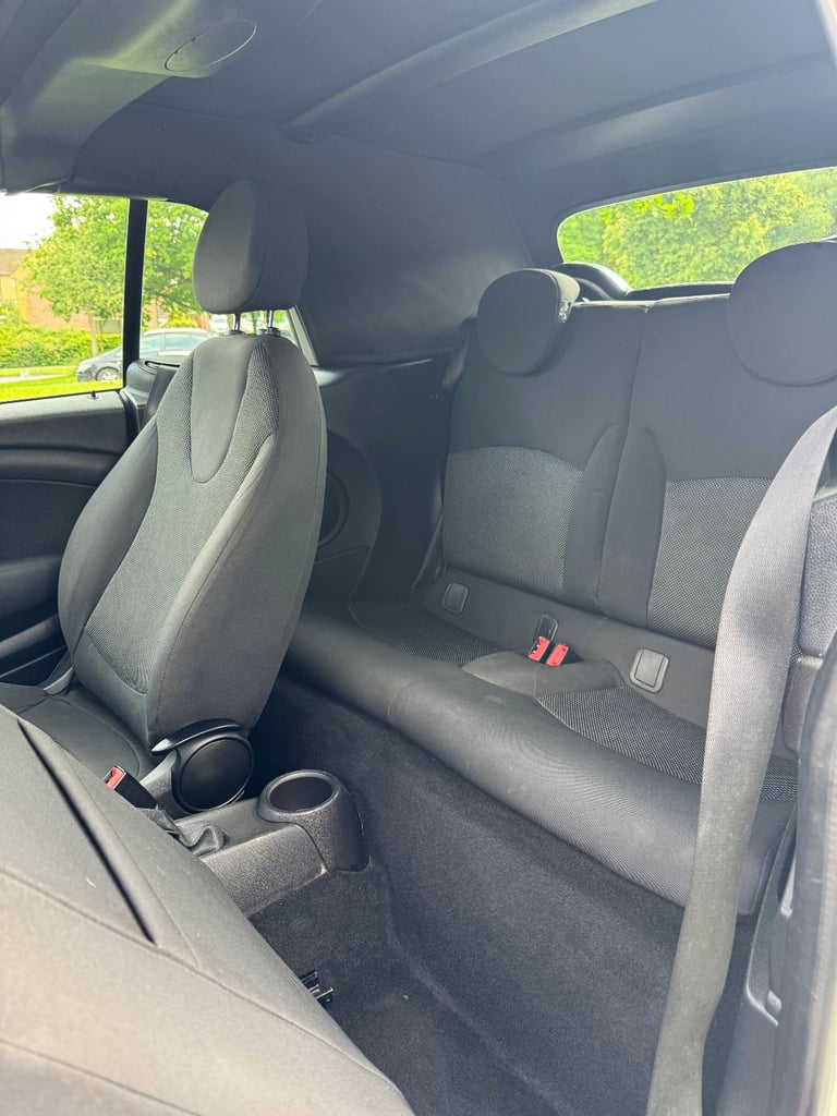 Mini, CONVERTIBLE, Convertible, 2013, Manual, 1598 (cc), 2 doors