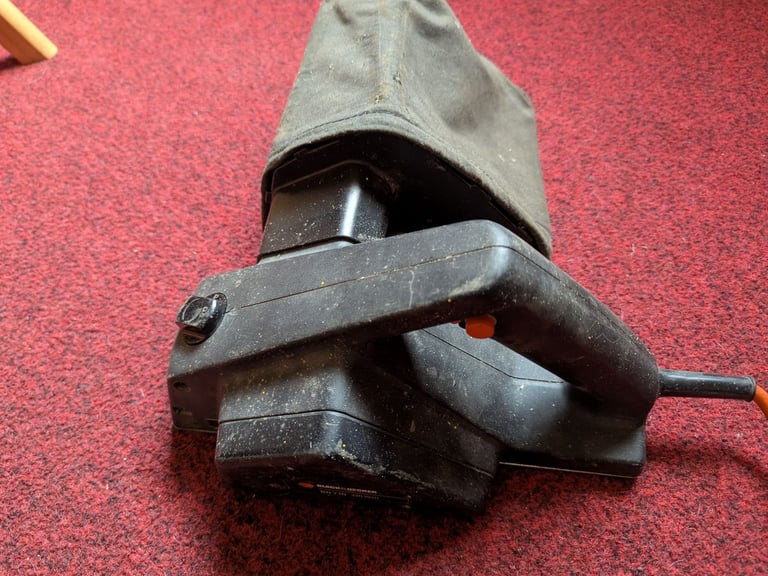 image for BLACK & DECKER 240V 330W ELECTRIC WOOD PLANER WOOD PLANE IN GOOD WORKING ORDER WITH DUST BAG