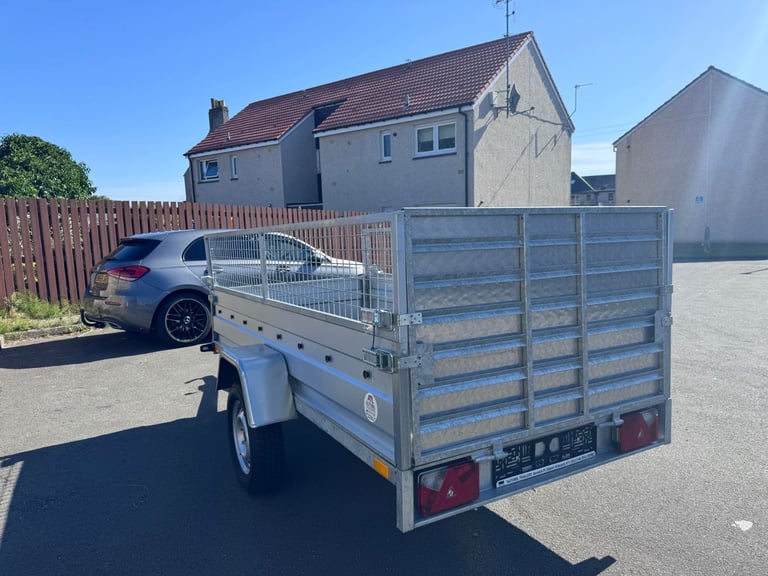 BRAND NEW 8,7ft x 4,2ft SINGLE AXLE TRAILER WITH 40CM MESH AND RAMP