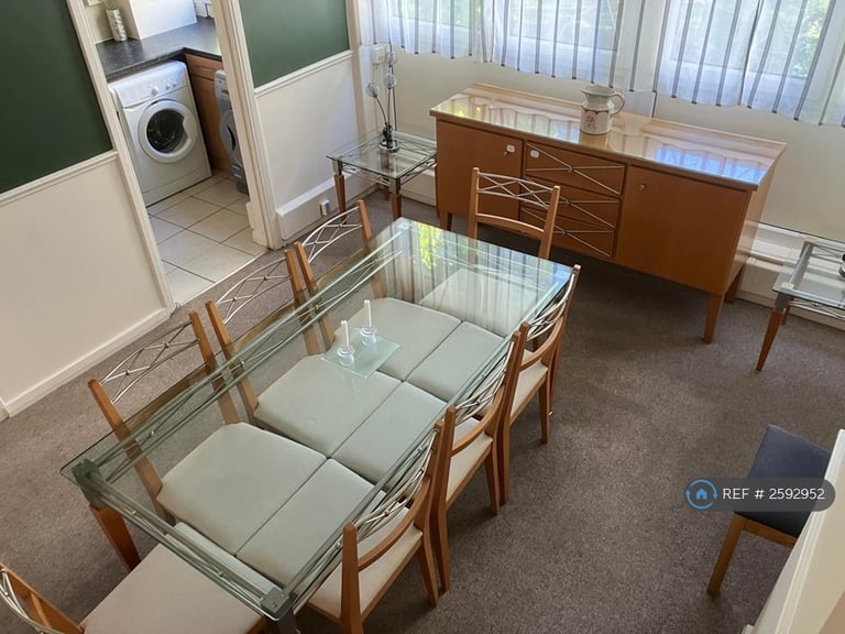 3 bedroom flat in John Parker Square, London, SW11 (3 bed) (#2592952)