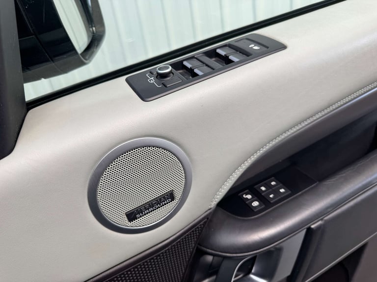 2017 Land Rover Discovery 3.0 Discovery Luxury HSE TD6 Auto 4WD 5dr SUV Diesel Automatic