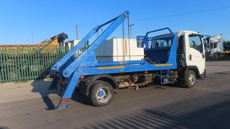 2011 Isuzu Trucks forward  f110.210 skip loader 