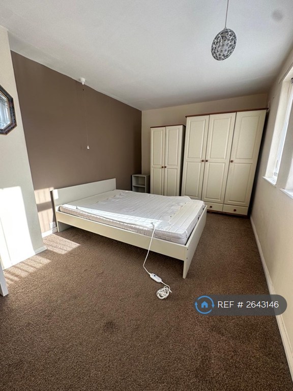 3 bedroom house in Bebbington Close, Sale, M33 (3 bed) (#2643146)