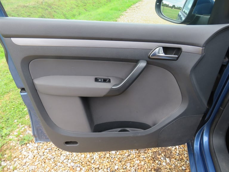 2011 Volkswagen Touran 1.6 TDI 105 SE 7 SEATER MPV Diesel Manual