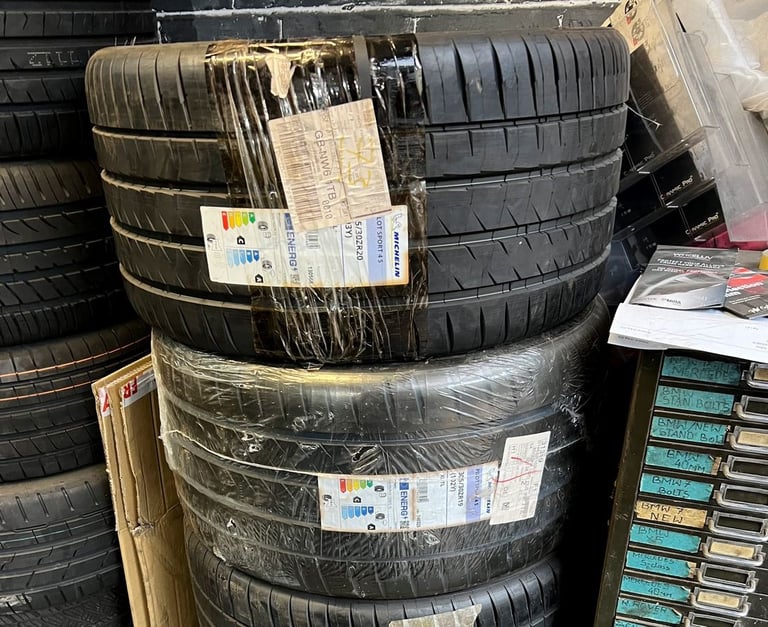 image for PAIR 2X 305/30 ZR 19 102Y XL TL MICHELIN PILOT SPORT 4S NEW TYRES