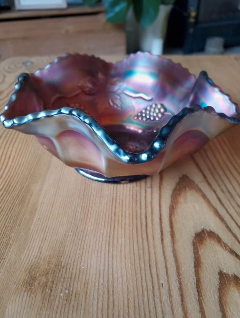 Amethyst grape and vine irredecent carnival glass bowl 14cm diameter